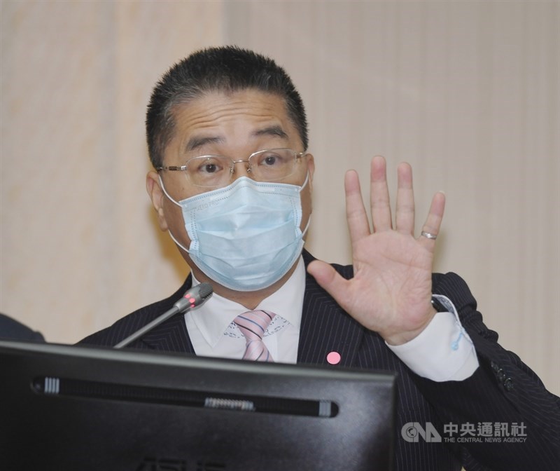 立委質疑,修人民團體法刪除政治團體相關規範是針對婦聯會。內政部長徐國勇21日說,依政黨法規定,有56個政治團體必須轉型,這是通案。中央社記者施宗暉攝 109年12月21日