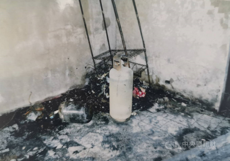 台中市東海商圈今年9月間發生瓦斯氣爆案,陳姓男子在住處開桶裝瓦斯引燃,造成陳男等4人逃生不及死亡,檢方在現場發現引發氣爆的瓦斯鋼瓶。(請珍惜生命。自殺防治專線(24小時):0800-788-995;生命線:1995)(檢方提供)中央社記者蘇木春傳真 109年12月22日