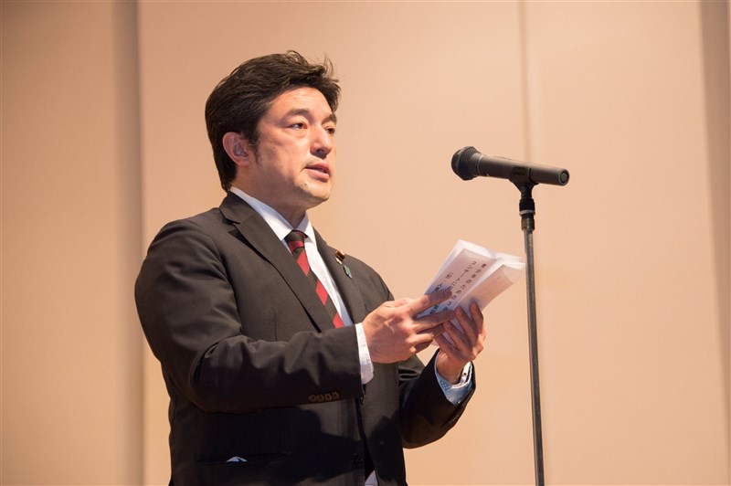 日本防衛副大臣中山泰秀(圖)25日表示,台灣的安全是一道「紅線」,呼籲美國總統當選人拜登「堅定」支持台灣。(圖取自twitter.com/ModJapan_jp)