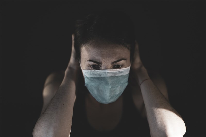 部分出現「新型冠狀病毒長期症狀」的患者表示,會聞到魚腥味、硫磺味及甜膩噁心的難聞氣味。(示意圖/圖取自Pixabay圖庫)