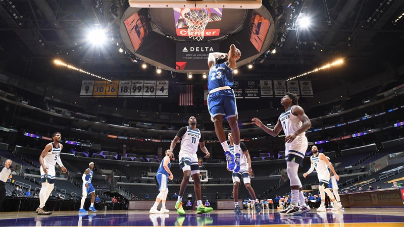 美國職籃NBA洛杉磯湖人27日主場迎戰明尼蘇達灰狼,即使戴維斯不在,也以127比91輕取灰狼。(圖取自twitter.com/Lakers)