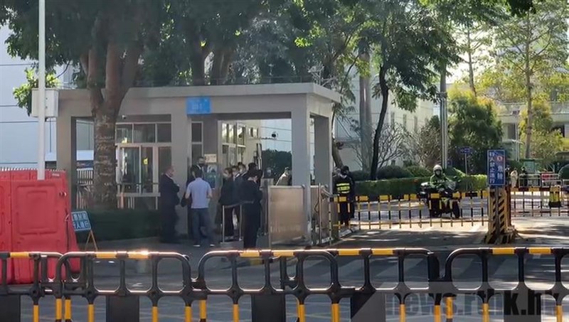 12名港人因偷越中國大陸邊境被捕,其中10名當事人28日下午在深圳受審,香港電台報導,有數名外國領事館代表前往法院,但未能進入旁聽。(圖取自香港電台網頁news.rthk.hk)