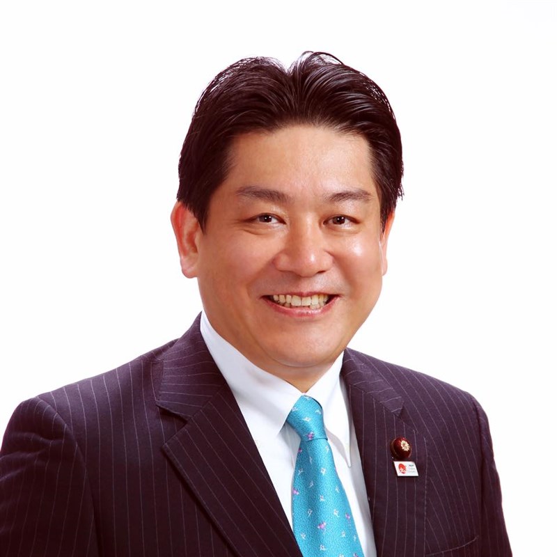 日本立憲民主黨參議院幹事長羽田雄一郎(圖)因身體不適,預定27日做核酸檢驗(PCR),未料猝逝,享年53歲。他父親是已故的前首相羽田孜。(圖取自facebook.com/yuchan.hata)