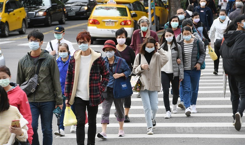 有專家建議,居家檢疫應延至21天;疫情指揮中心發言人莊人祥29日說,14天檢疫後再加7天自主健康管理,已是保險作法。(中央社檔案照片)