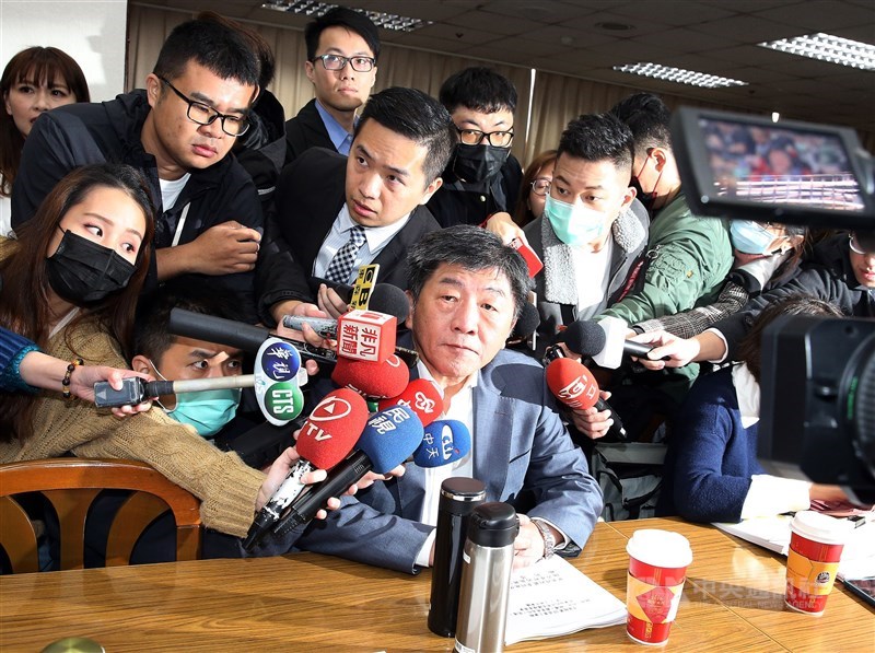 衛生福利部長陳時中向紐約時報表示,在疫苗證實有持久免疫效果前,台灣不大可能鬆綁嚴格的邊境防護措施。(中央社檔案照片)