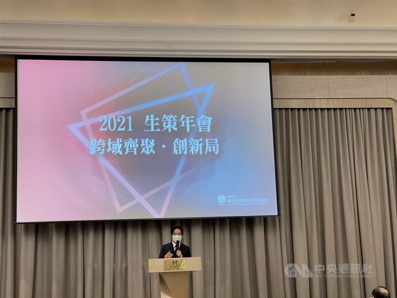 副總統賴清德今天參加國家生技醫療產業策進會年會時透露,他日前才知道特斯拉馬達是台達電供應,驚訝台灣科技的實力堅強。中央社記者韓婷婷攝 109年1月4日