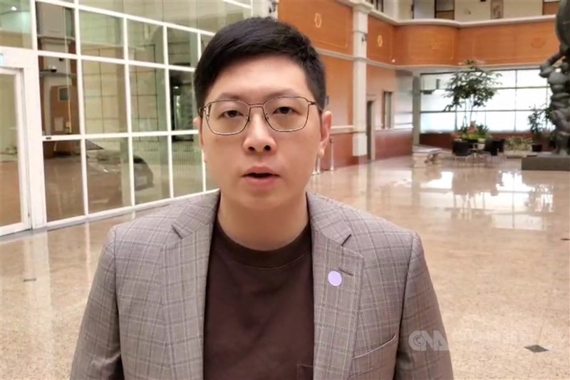 桃園市民進黨籍議員王浩宇(圖)罷免案6日舉行公辦電視罷免說明會,由罷王領銜人唐平榮說明罷免原因;王浩宇未出席,僅表示不回應。(中央社檔案照片)