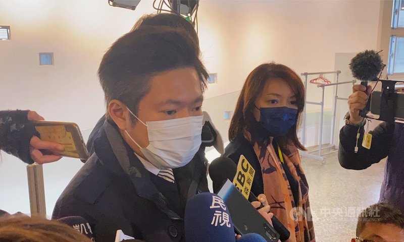 總統府發言人張惇涵(左)8日表示,誠摯歡迎一向很支持台灣、讚譽台灣是良善力量的美國駐聯合國大使克拉夫特(Kelly Craft)訪台,再次具體實踐台灣旅行法,更深化台美間堅定友誼。中央社記者魯鋼駿攝 110年1月8日