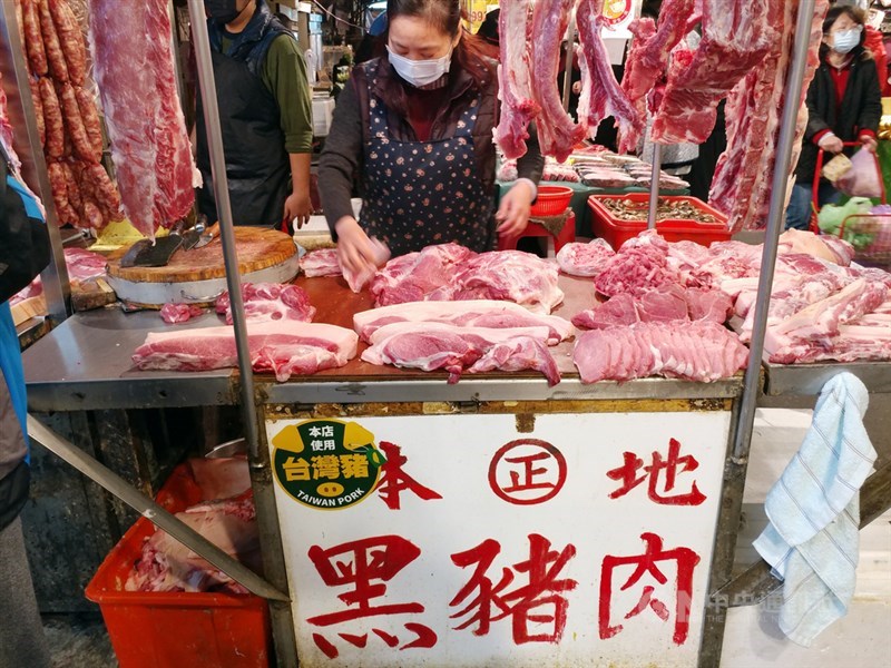 媒體報導,豬肉儀表板美豬進口數量疑與進口資料不符。食藥署11日表示,食品邊境查驗和豬肉儀表板的資訊系統不一樣,會儘速完成系統更新。(中央社檔案照片)