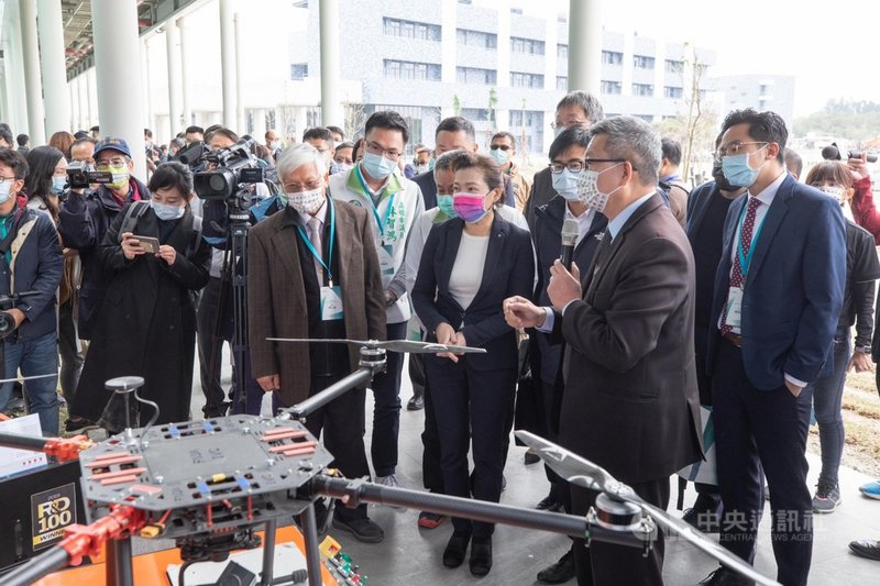 「海洋科技產業創新專區」11日完工啟用,未來除了將打造高雄成為離岸風電人才培訓重鎮,中長期也將投入海洋科技產業創新。(能源局提供)中央社記者楊舒晴傳真 110年1月11日