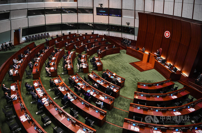 路透社引述知情人士表示,北京仍忌憚香港泛民主派,考慮改革立法會選舉制度,原訂9月的選舉可能再延後。此外,北京也考慮削弱泛民在特首選委會中的影響力。(中通社提供)中央社 110年1月12日