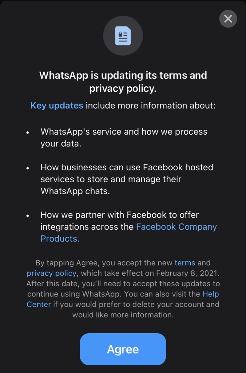 WhatsApp更新隱私條款,啟動App時跳出對話框指出,使用者須按下「同意」接受將包括電話號碼和手機所在位置等資料分享給臉書公司,2月8日起才能繼續使用WhatsApp。(圖取自WhatsApp)