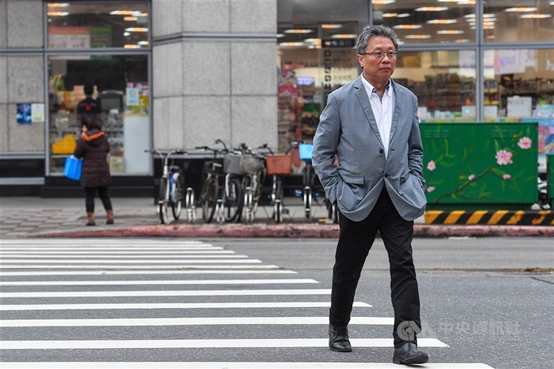 作家張大春在廣播電台主持節目20年,這條路不知走了多少遍。他心裡的確還有很多關於老台北的往事想說,也相信這個系列還可以做下去。中央社記者鄭清元攝 110年1月14日