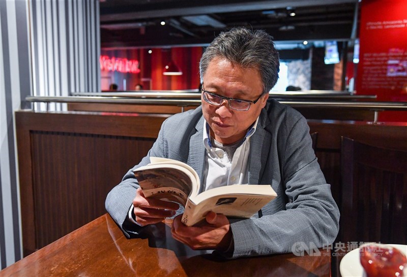 張大春新書《我的老台北》以20個篇章回憶他的青春往事,關於個人、家人、朋友、同事,關於台北這座城市和在這裡生活的人們。中央社記者鄭清元攝 110年1月14日