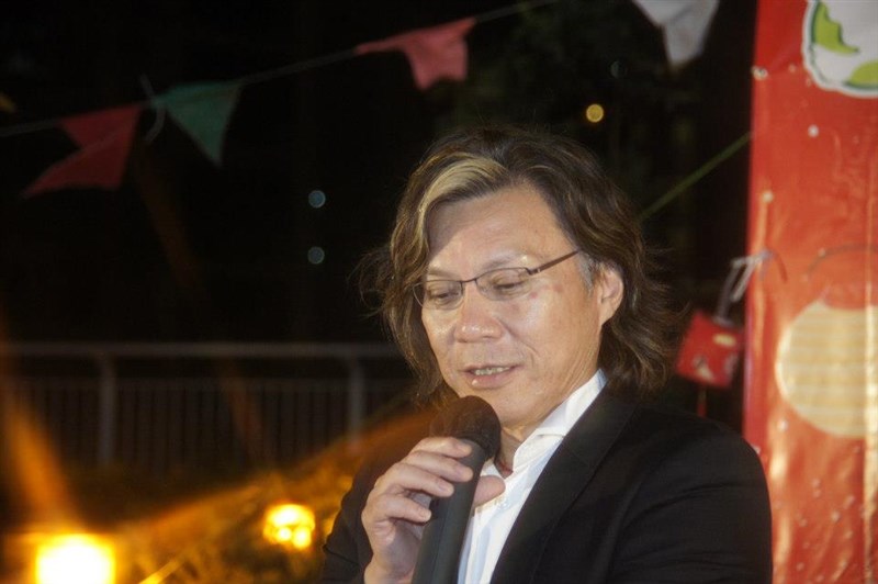 港媒報導,香港警方國安處14日清晨拘捕11人,其中包括在台灣開設「保護傘」餐廳的香港律師黃國桐。(圖取自黃國桐臉書facebook.com)