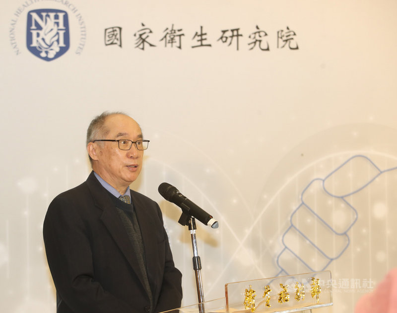國家衛生研究院15日與行動基因、台灣諾華、輝瑞大藥廠等業者共同簽署「精準醫療合作聯盟協議書」,共同致力於癌症基因變異檢測與精準用藥研發,國衛院院長梁賡義出席致詞。中央社記者張新偉攝 110年1月15日