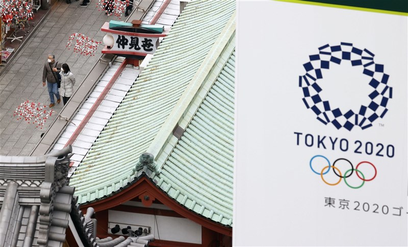 東京2020奧運破天荒延後一年。2021年1月,首都圈、京阪、福岡等縣市再度宣布進入緊急事態,疫情更加嚴峻。紐時分析東奧有可能成為二次大戰後,第一個被迫取消舉辦的奧運大會。(共同社)