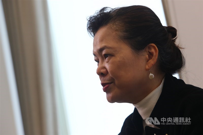 經濟部長王美花指出,其實台灣水資源落差太大,北台灣豐水期與枯水期比例為6:4,反觀南台灣則是1:9,南北水源分布太懸殊,「所以只要颱風沒來,水利署就會很緊張」。中央社記者王騰毅攝 110年1月19日