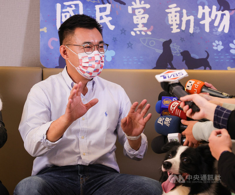 國民黨主席江啟臣22日上午受訪表示,他在過年前會去拜訪歷任黨主席,也會拜訪資深的黨務主管,相關行程已在安排當中。中央社記者謝佳璋攝 110年1月22日