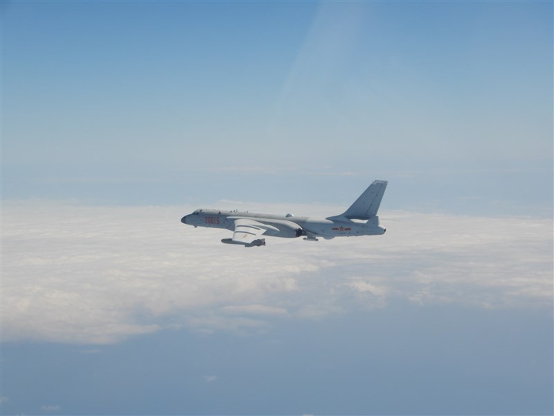空軍23日發布共機動態,共軍1架運8反潛機、8架轟6K、4架殲16侵犯台灣西南防空識別區(ADIZ)。圖為轟6同型機。(圖取自國防部網頁mnd.gov.tw)