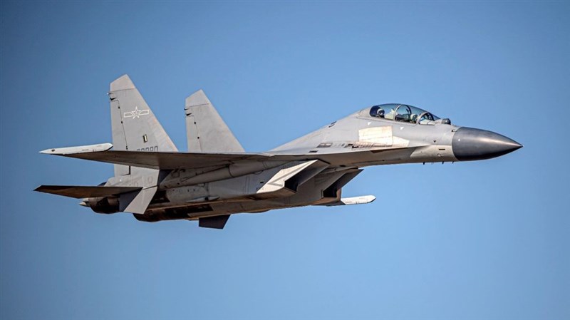 共軍23日派出1架運8反潛機、8架轟6K、4架殲16侵犯台灣西南防空識別區。圖為殲16同型機。(圖取自國防部網頁mnd.gov.tw)