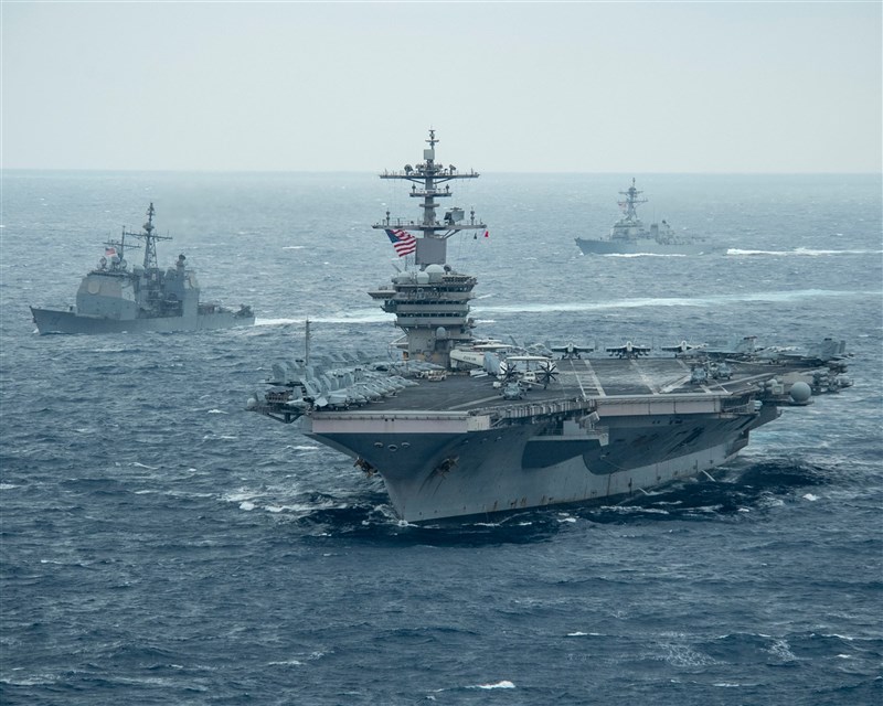 美國印太司令部表示,美軍羅斯福號航艦打擊群23日已進入南海,以促進「航行自由」。(圖取自facebook.com/USSTheodoreRoosevelt)