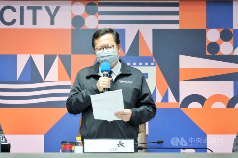 衛福部桃園醫院武漢肺炎群聚擴大,桃園市長鄭文燦25 日說,為防範社區感染風險讓市民安心,將採取一系列管制措施減少群聚風險,學校寒輔、志工服務、社團、營隊以及學校空間外借等,即日起停止。中央社記者吳睿騏桃園攝 110年1月25日