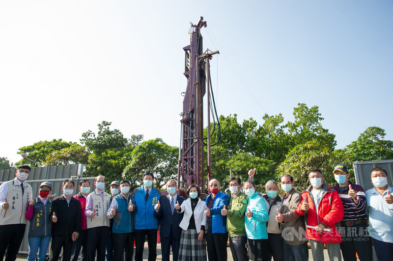 宜蘭縣政府為讓旅客全年能親近冬山河親水公園，編列新台幣1700萬元，啟動溫泉資源探勘，25日舉行溫泉探勘井開工典禮。（宜蘭縣政府提供）中央社記者王朝鈺傳真　110年1月25日