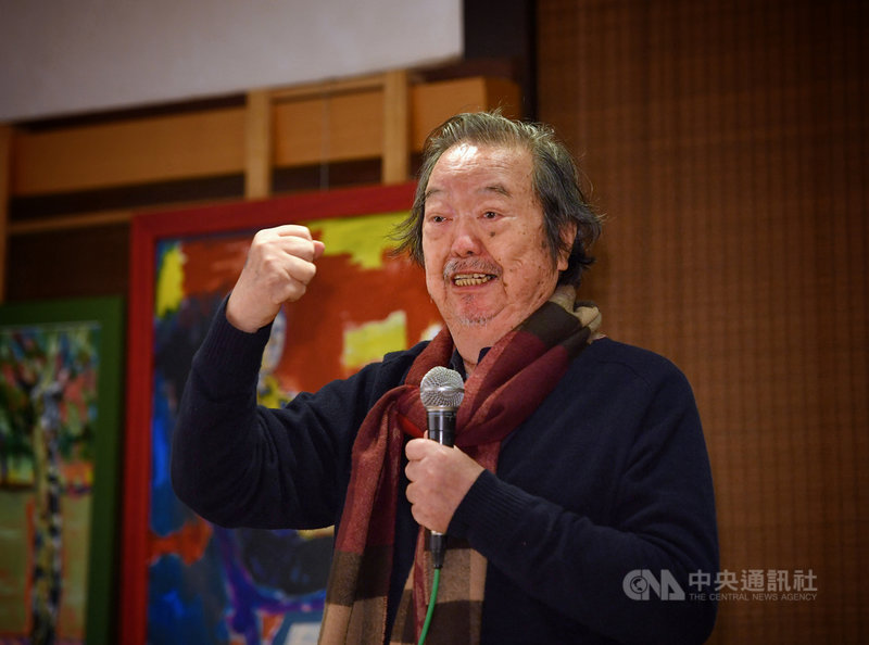 創作者雷驤身兼作家、畫家和導演身分,27日在台北紀州庵舉行「風景-昨日的‧今日的」畫展揭幕暨新書發表會,並在會中分享創作經歷。中央社記者王飛華攝 110年1月27日