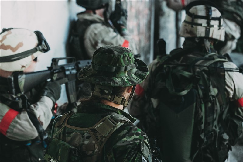 瑞典軍方為吸引更多女性從軍,致力於打造性別友善環境、增進職場平權,讓女性的軍旅生活更自在。(示意圖/圖取自Unsplash圖庫)
