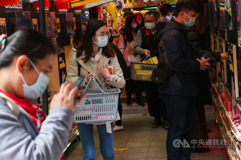 台灣防疫成功、出口暢旺,近期經濟數據好消息頻傳,主計總處29日發布2020年第4季經濟成長率概估值飆上4.94%,較11月預測數大增;併計前3季,2020年全年經濟成長率概估2.98%,也比預測數增加0.44個百分點。中央社記者吳家昇攝 110年1月29日