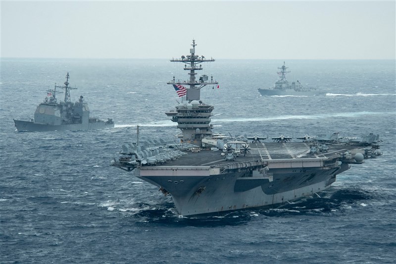 美國軍方29日表示,中國軍機過去一週在南海「不曾」對美國海軍在這個區域的航空母艦打擊群構成任何威脅。(圖取自facebook.com/USPacificFleet)
