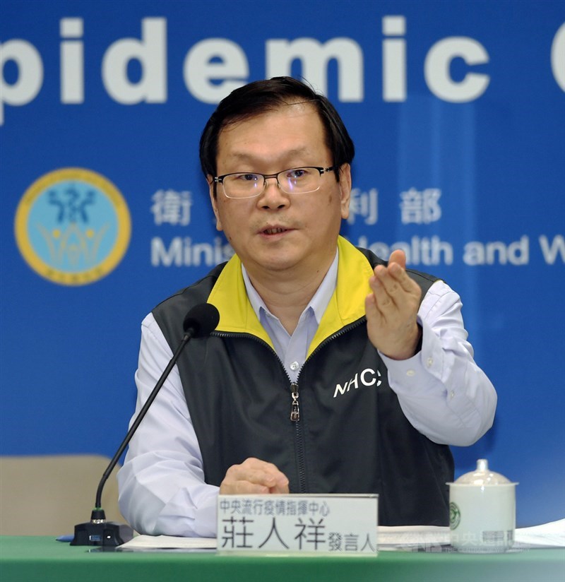 疫情指揮中心發言人莊人祥(圖)30日證實,中國福建省廈門通報一例來自台灣的確診病例。目前仍在聯繫該個案,將了解在台期間接觸者、近期出入境紀錄。(中央社檔案照片)