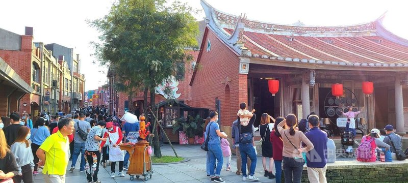 營運宜蘭傳藝園區的全聯善美的文化藝術基金會31日表示,2月1日起入園無論室內或戶外須全程戴口罩,進入展演場地須先完成「實聯制」登記後,再配合工作人員引導入場參觀。(宜蘭傳藝園區提供)中央社記者王朝鈺傳真 110年1月31日