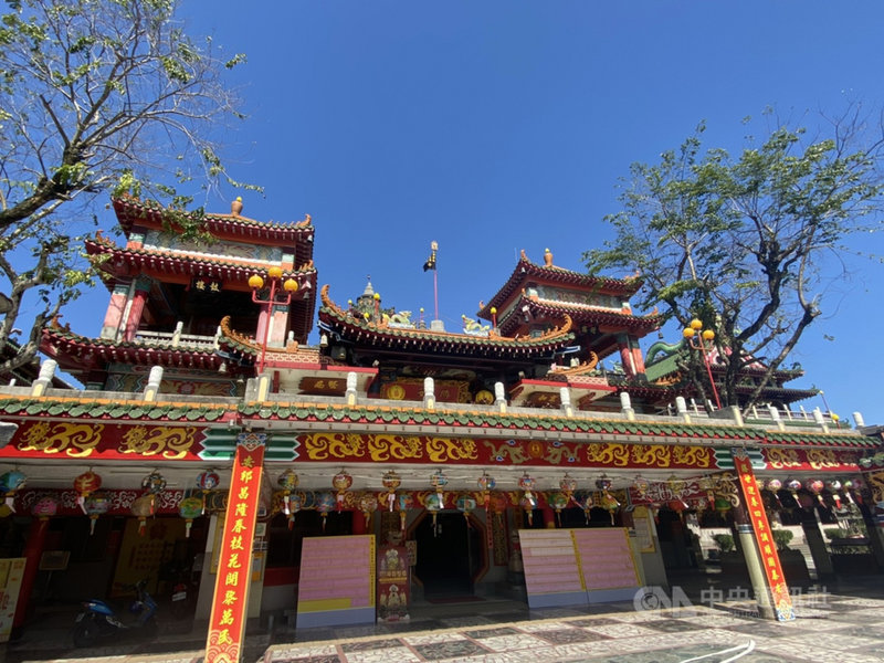 因應武漢肺炎疫情,配合中央疫情指揮中心政策,花蓮勝安宮取消已連續舉辦43年的元宵節猜燈謎活動。中央社記者李先鳳攝 110年2月1日
