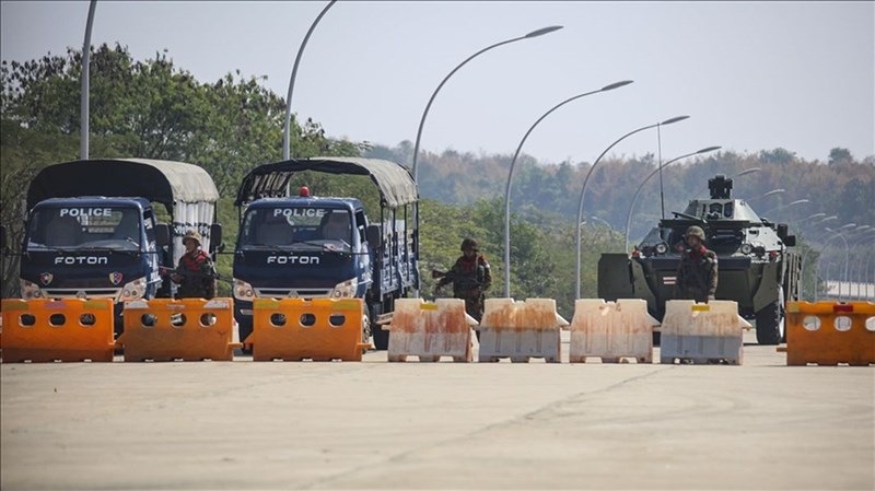 圖為位於緬甸首都奈比多的議會附近道路被軍方封鎖。(安納杜魯新聞社)