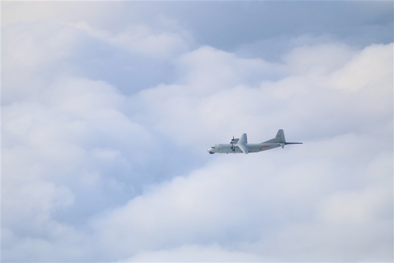 空軍1日發布共機動態,1架運8反潛機侵犯台灣西南防空識別區(ADIZ),空軍派遣空中巡邏兵力應對、廣播驅離、防空飛彈追蹤監控。圖為運8反潛機同型機。(圖取自國防部網頁mnd.gov.tw)