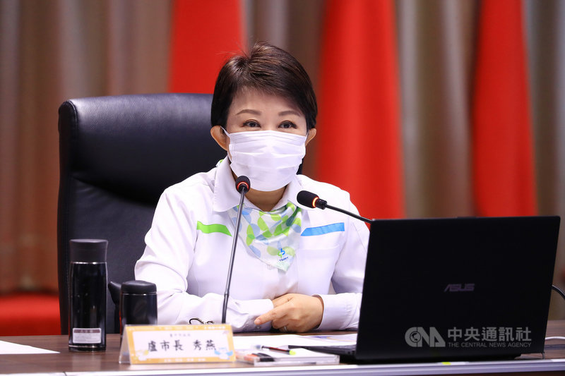 台中市一名女子從中國返台,居家檢疫期間竟2度讓男友到住所探視過夜,台中市長盧秀燕(圖)3日在防疫會議中斥責「可惡至極」,中市府並重罰新台幣20萬元罰鍰。(台中市政府提供)中央社記者郝雪卿傳真 110年2月3日