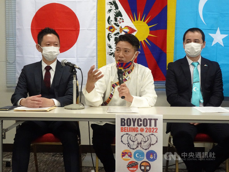 旅居日本的人權團體4日派代表在東京開記者會發表聲明,如果中國沒改善人權狀況,國際社會應抵制2022北京冬季奧運。中央社記者楊明珠東京攝 110年2月4日