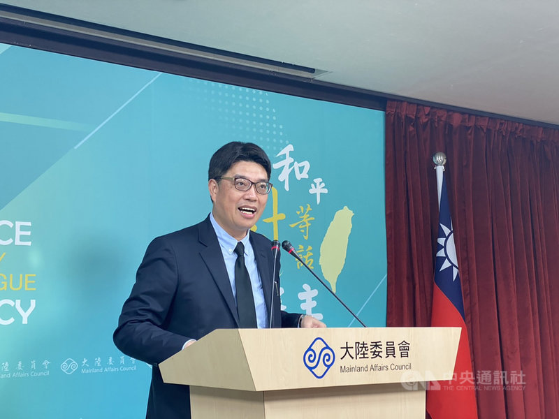 中央選舉委員會日前公告罷捷團體對無黨籍高雄市議員黃捷的罷免理由書,但因內容提及台灣國安法沒有的第21條,被質疑是挪用港區國安法來作為罷免理由。大陸委員會發言人邱垂正4日在例行記者會表示,關於罷免案尊重中選會職責,但不支持將港區國安法適用在台灣。中央社記者賴言曦攝 110年2月4日