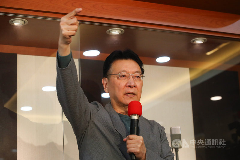 重回國民黨的中廣董事長趙少康(圖)4日批評國家通訊傳播委員會(NCC)不予中天換照、華視可能入主52台,並鄭重宣示,如果他當選總統,會叫華視退出52台,還給中天。中央社記者王騰毅攝 110年2月4日