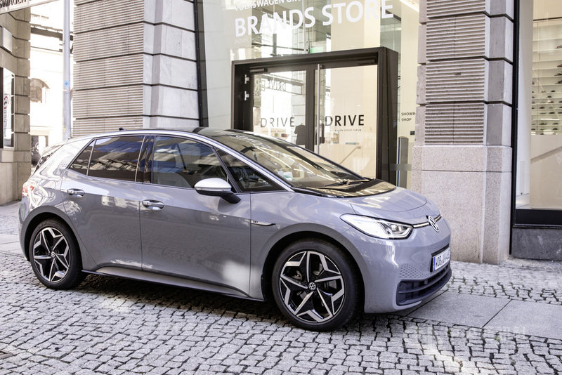 隨著行車輔助系統、電動車和自動駕駛逐漸成熟,汽車工業對晶片需求將只增不減。歐洲目前賣得最好的純電動車是福斯去年9月上市的ID.3(圖),採用大量的晶片。(福斯汽車提供)中央社記者林育立柏林傳真 110年2月6日