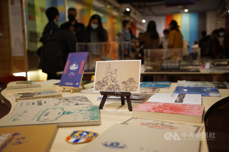 「眷戀色彩-十個眷村,十倍色彩採集」眷村色彩採集推廣展6日在台北華山文創園區舉辦開幕式,展覽內容呈現台灣眷村色彩風華與歷史脈絡,盼呈現眷村之美,堆疊台灣獨特的歷史記憶。中央社記者裴禛攝 110年2月6日