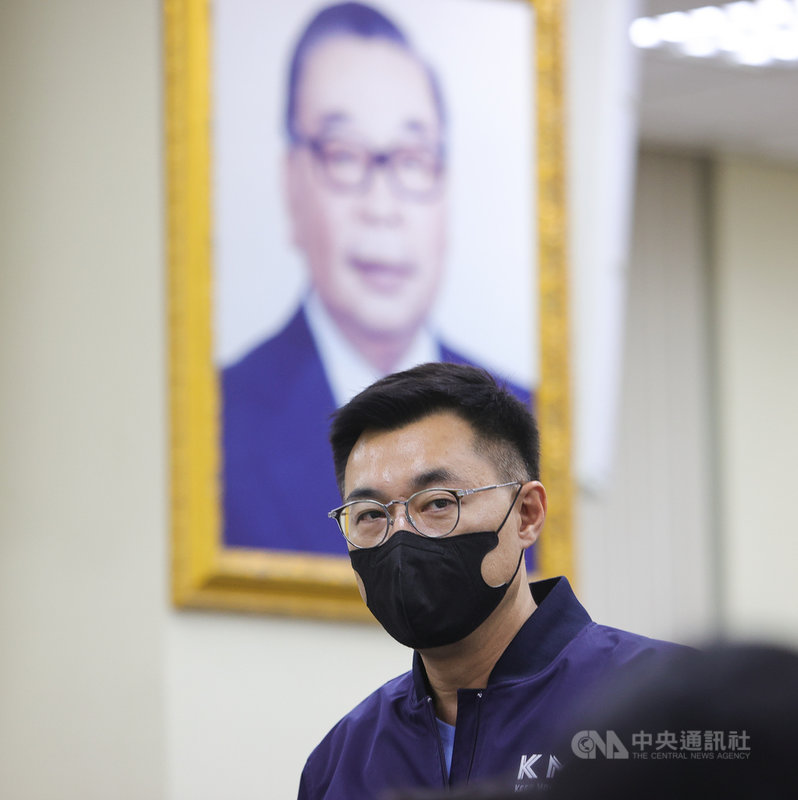 國民黨主席江啟臣(圖)8日表示,國民黨所提「公投綁大選」及「反萊豬」兩項公投提案的第二階段連署,在不到一個月的時間就達成目標,雙雙突破50萬份,呼籲蔡政府正視民意,迷途知返。中央社記者謝佳璋攝 110年2月8日