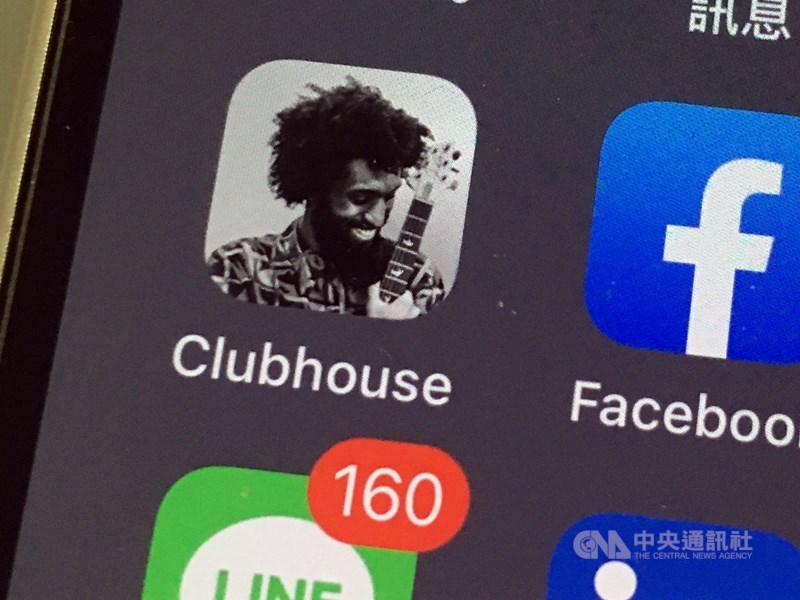 社群軟體Clubhouse近期竄紅,在數個中文「俱樂部」裡,用戶可收聽或親自參與語音討論。(中央社)