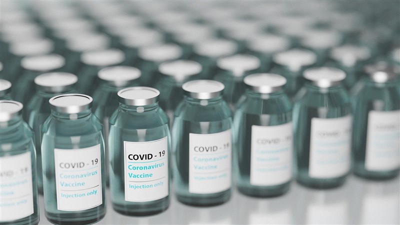 台灣確定列COVAX首批疫苗配送名單,中央流行疫情指揮中心指揮官陳時中8日證實,台灣分配到20幾萬劑AZ疫苗,但目前還沒確定到貨時間。(示意圖/圖取自Pixabay圖庫)