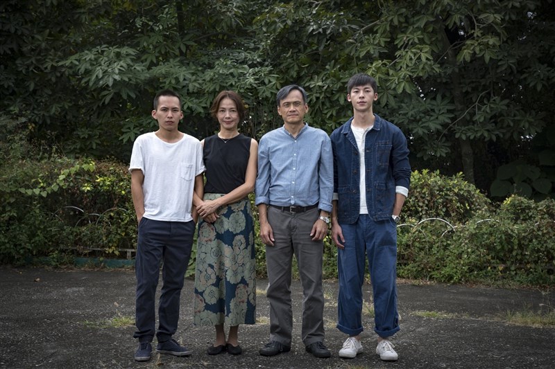 針對「陽光普照」名列奧斯卡最佳國際電影獎初選15強但無緣晉級，導演鍾孟宏表示，台灣電影就是不斷努力，這次沒機會不代表下次沒有。（圖取自facebook.com/applausemovietaiwan）