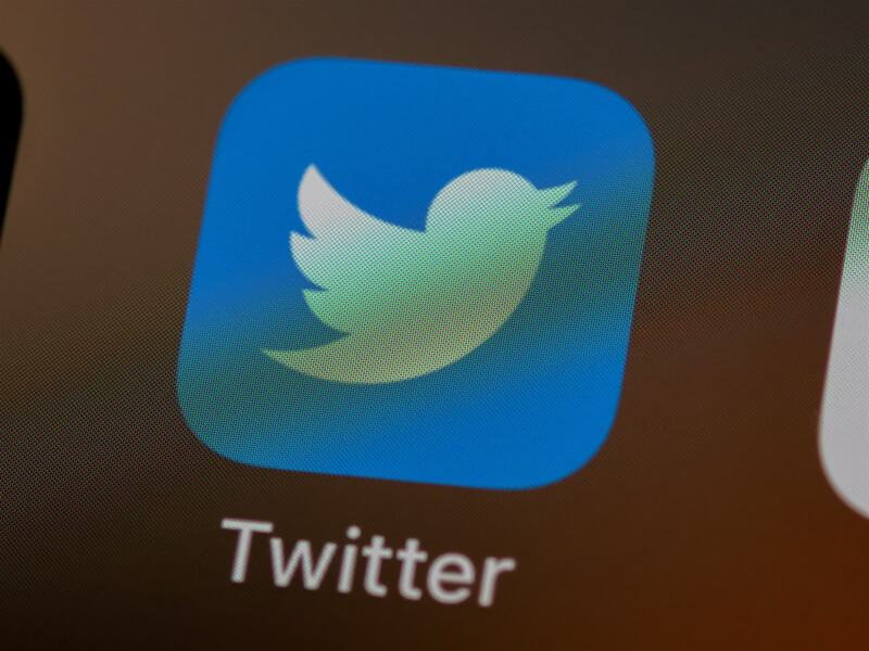 推特執行長馬斯克24日表示，將放行未違法或散布惡劣垃圾郵件的停權用戶。（圖取自Unsplash圖庫）