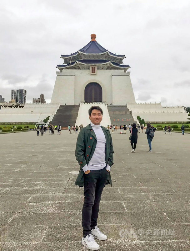 25歲的菲律賓民眾卡爾(Carl Adrian Lim)2019年曾赴台灣,留下好印象。疫情衝擊菲國經濟下,卡爾決定前往台中的電子工廠工作。(卡爾提供)中央社記者陳妍君馬尼拉傳真 110年2月10日