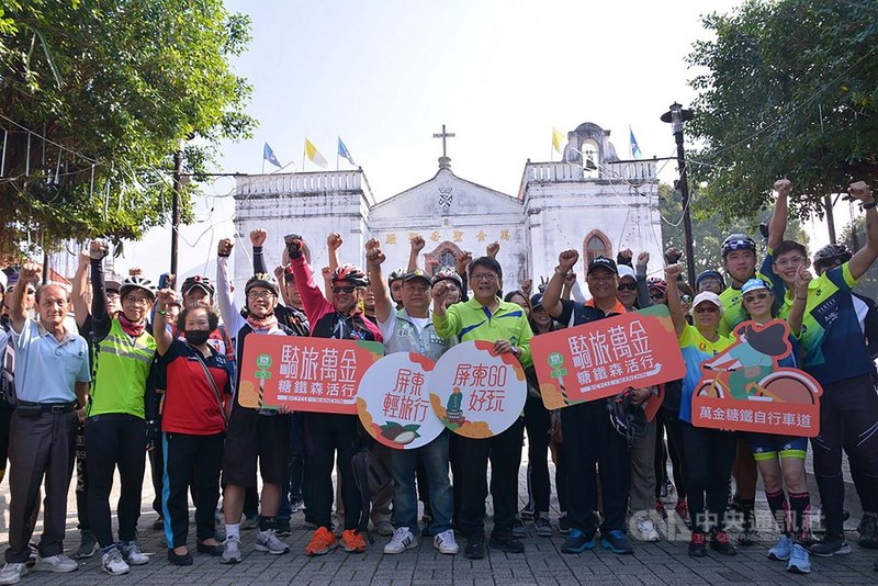 屏東縣「萬金糖鐵自行車道」總長約31公里,將運糖鐵道活化成自行車道系統後,串起萬巒鄉、潮州鎮、崁頂鄉、南州鄉、東港鎮及林邊鄉等6鄉鎮觀光景點,沿途除景點豐富外,也可以透過社區導覽參觀萬金聖母聖殿教堂與牧羊小徑等,深入了解在地。(屏東縣政府提供)中央社記者郭芷瑄傳真 110年2月11日